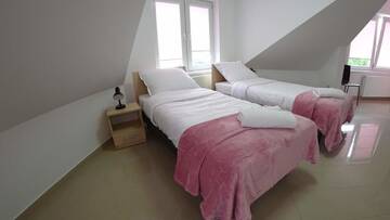 Фото номера Quadruple Room with Bathroom and Extra Bed Апарт-отели Apartamenty Kozienice г. Козенице 11