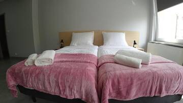 Фото номера Triple Room with Bathroom and Extra Bed Апарт-отели Apartamenty Kozienice г. Козенице 3