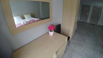 Фото номера Triple Room with Bathroom and Extra Bed Апарт-отели Apartamenty Kozienice г. Козенице 8