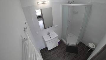 Фото номера Triple Room with Bathroom and Extra Bed Апарт-отели Apartamenty Kozienice г. Козенице 11