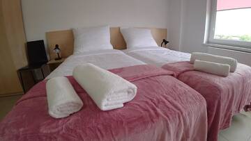 Фото номера Quadruple Room with Bathroom and Extra Bed Апарт-отели Apartamenty Kozienice г. Козенице 8