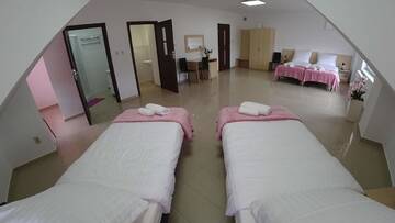 Фото номера Quadruple Room with Bathroom and Extra Bed Апарт-отели Apartamenty Kozienice г. Козенице 5