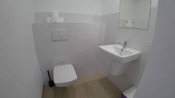 Фото номера Quadruple Room with Bathroom and Extra Bed Апарт-отели Apartamenty Kozienice г. Козенице 6