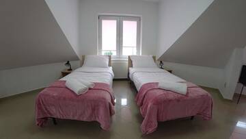 Фото номера Quadruple Room with Bathroom and Extra Bed Апарт-отели Apartamenty Kozienice г. Козенице 9