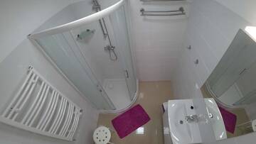 Фото номера Quadruple Room with Bathroom and Extra Bed Апарт-отели Apartamenty Kozienice г. Козенице 4